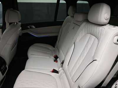 2022 BMW X7 M50i