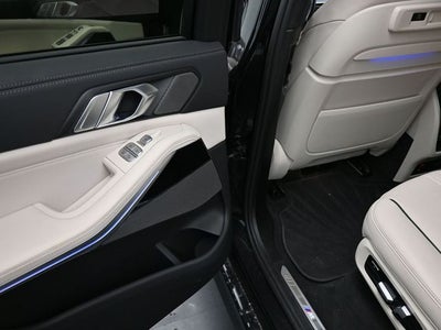 2022 BMW X7 M50i