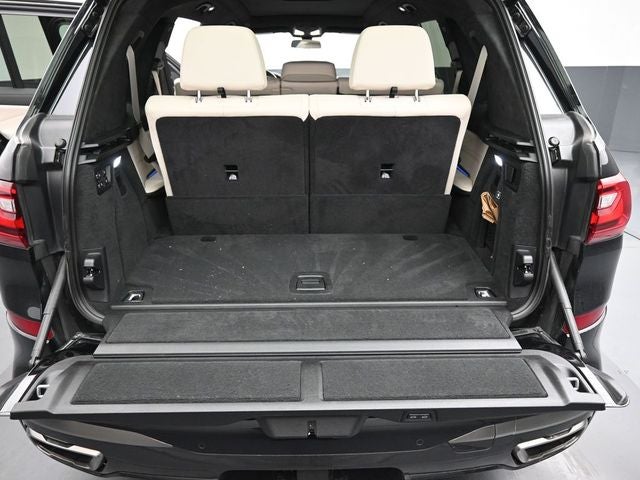 2022 BMW X7 M50i
