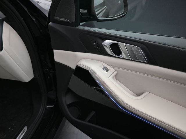 2022 BMW X7 M50i