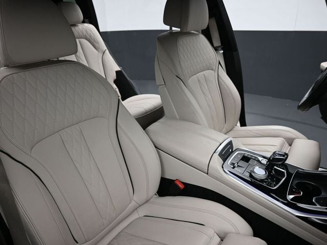 2022 BMW X7 M50i
