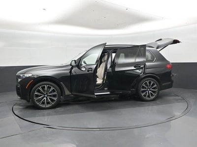 2022 BMW X7 M50i