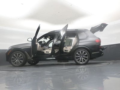 2022 BMW X7 M50i