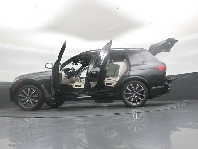 2022 BMW X7 M50i