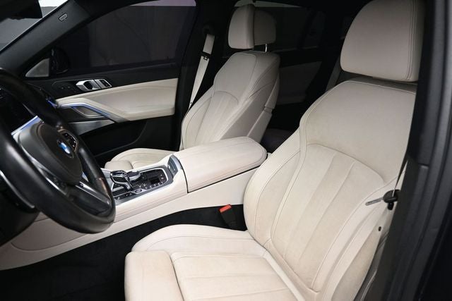 2021 BMW X6 M50i