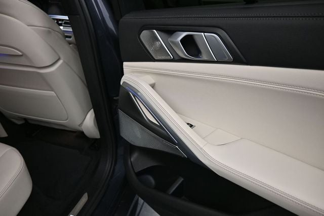 2021 BMW X6 M50i