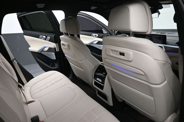 2021 BMW X6 M50i
