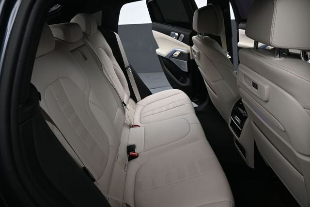 2021 BMW X6 M50i