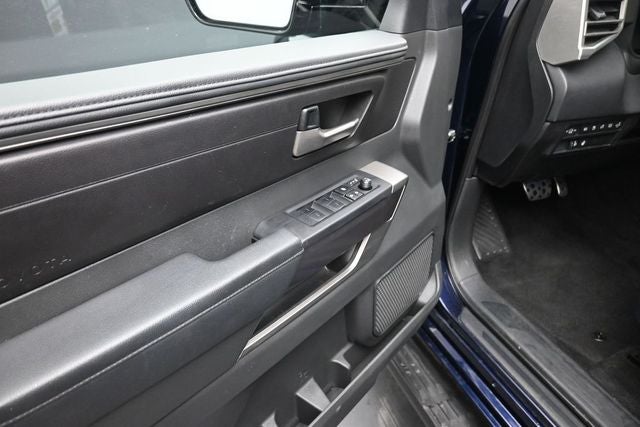 2025 Toyota Sequoia SR5