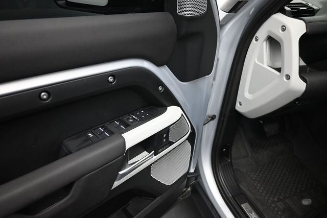 2024 Land Rover Defender 130 X-Dynamic SE