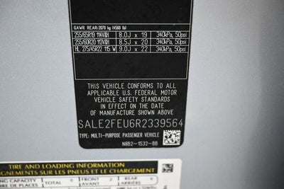 2024 Land Rover Defender 130 X-Dynamic SE