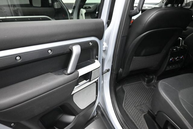 2024 Land Rover Defender 130 X-Dynamic SE