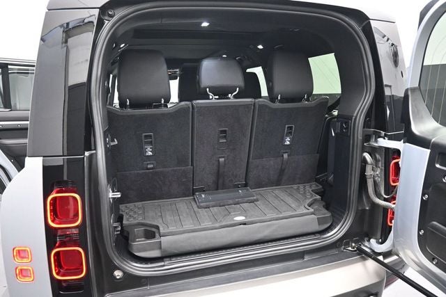 2024 Land Rover Defender 130 X-Dynamic SE