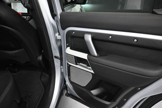2024 Land Rover Defender 130 X-Dynamic SE