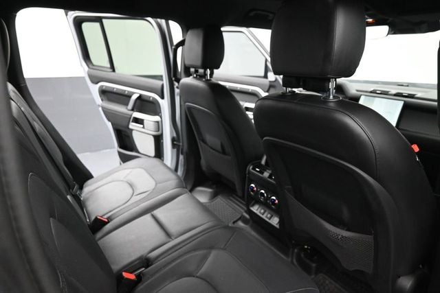 2024 Land Rover Defender 130 X-Dynamic SE