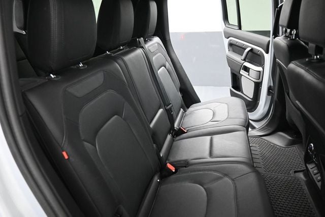 2024 Land Rover Defender 130 X-Dynamic SE