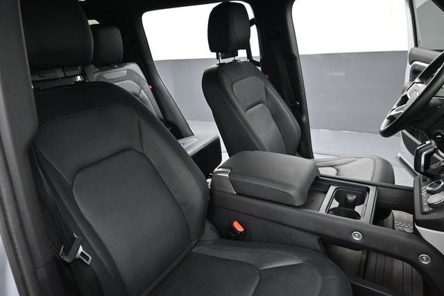 2024 Land Rover Defender 130 X-Dynamic SE
