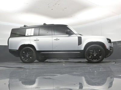 2024 Land Rover Defender 130 X-Dynamic SE