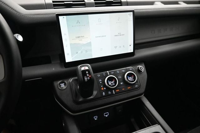 2024 Land Rover Defender 130 X-Dynamic SE