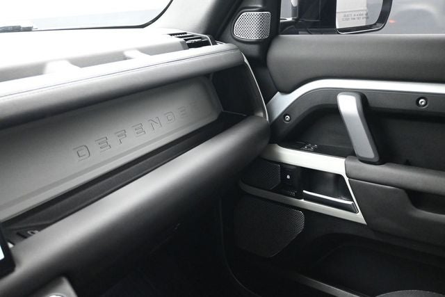 2024 Land Rover Defender 130 X-Dynamic SE