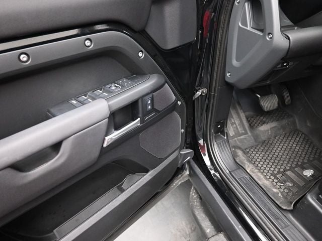 2025 Land Rover Defender 110 S