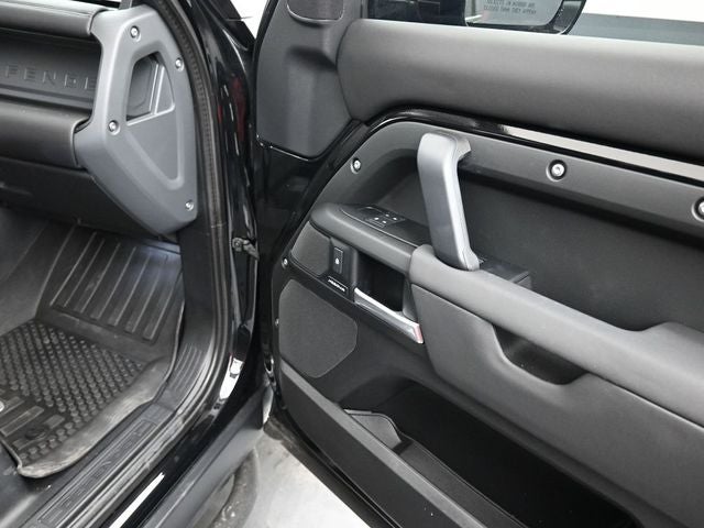 2025 Land Rover Defender 110 S