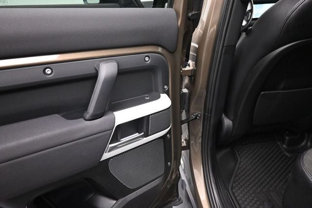 2020 Land Rover Defender 110 SE