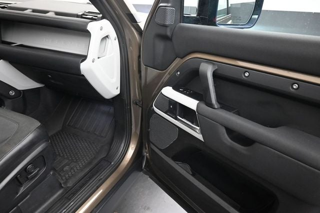 2020 Land Rover Defender 110 SE