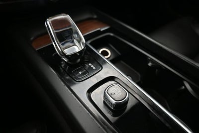 2023 Volvo XC60 B5 Ultimate Bright Theme