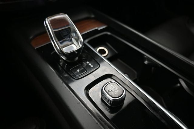 2023 Volvo XC60 B5 Ultimate Bright Theme