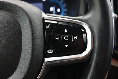 2023 Volvo XC60 B5 Ultimate Bright Theme