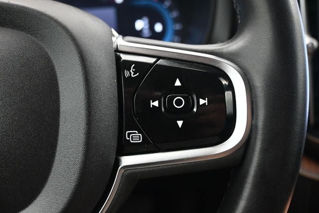 2023 Volvo XC60 B5 Ultimate Bright Theme