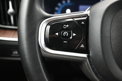2023 Volvo XC60 B5 Ultimate Bright Theme