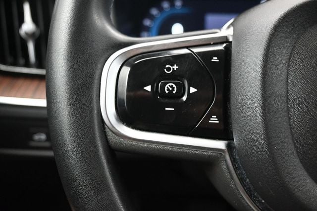 2023 Volvo XC60 B5 Ultimate Bright Theme