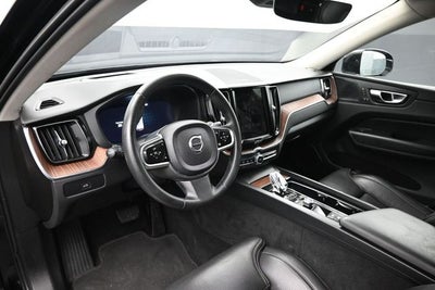 2023 Volvo XC60 B5 Ultimate Bright Theme