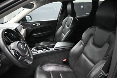 2023 Volvo XC60 B5 Ultimate Bright Theme