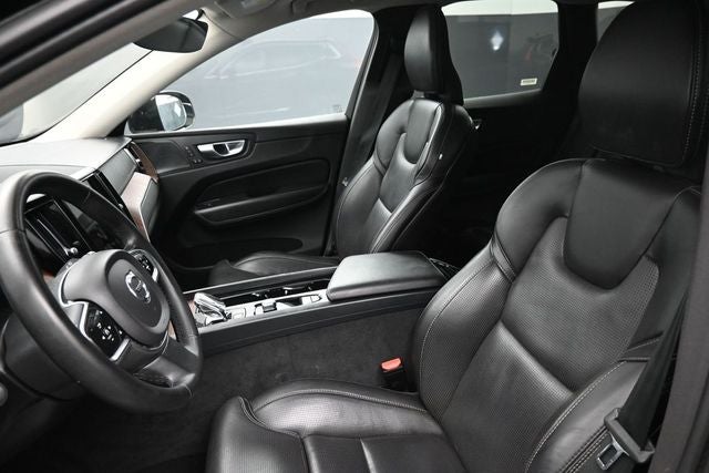 2023 Volvo XC60 B5 Ultimate Bright Theme