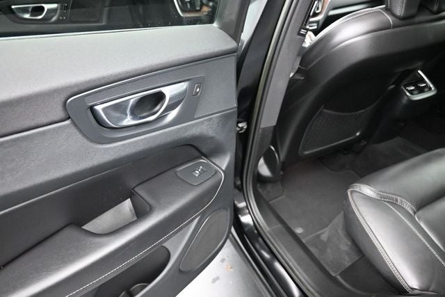2023 Volvo XC60 B5 Ultimate Bright Theme