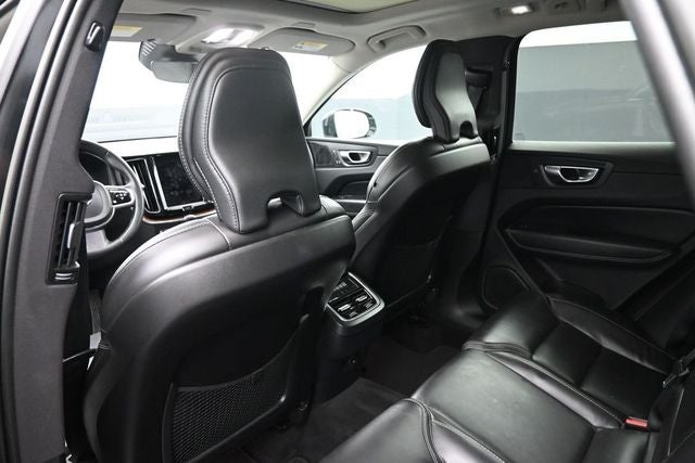 2023 Volvo XC60 B5 Ultimate Bright Theme