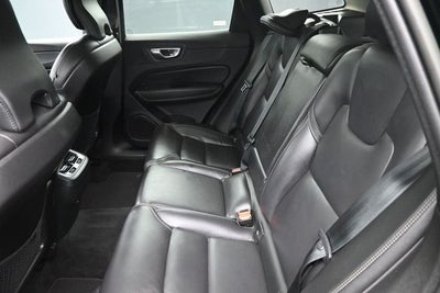2023 Volvo XC60 B5 Ultimate Bright Theme