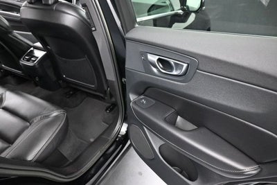2023 Volvo XC60 B5 Ultimate Bright Theme