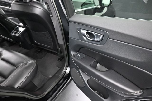 2023 Volvo XC60 B5 Ultimate Bright Theme