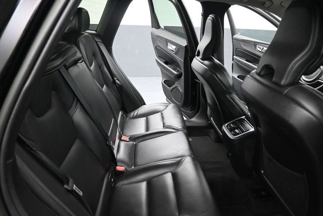 2023 Volvo XC60 B5 Ultimate Bright Theme