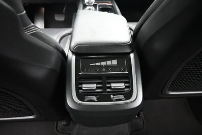 2023 Volvo XC60 B5 Ultimate Bright Theme