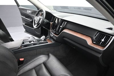 2023 Volvo XC60 B5 Ultimate Bright Theme