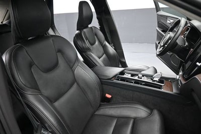 2023 Volvo XC60 B5 Ultimate Bright Theme