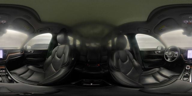 2023 Volvo XC60 B5 Ultimate Bright Theme