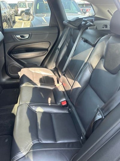 2023 Volvo XC60 B5 Ultimate Bright Theme