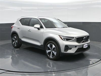 2024 Volvo XC40 B5 Plus Bright Theme