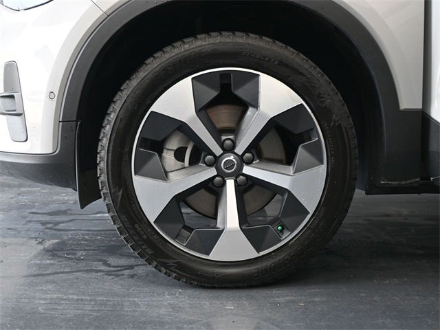 2024 Volvo XC40 B5 Plus Bright Theme